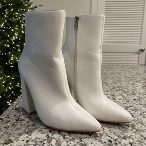 Boohoo Boots, Size 5 (US), White
